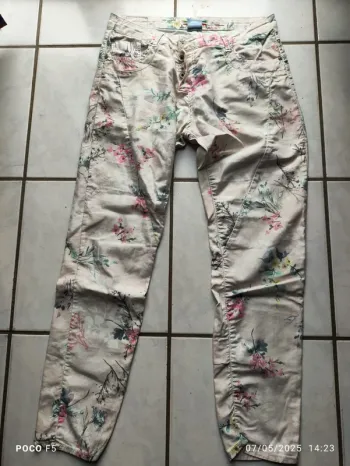 Pantalon leger façon jean  de la marque please taille medium T 40 motif
