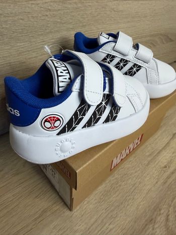 Chaussure Adidas Marvel Spiderman taille 22
