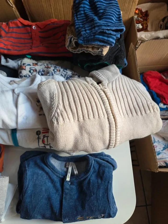 Lot +35 vêtements 6 mois garçon - photo numéro 2