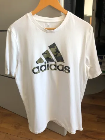 T-shirt adidas