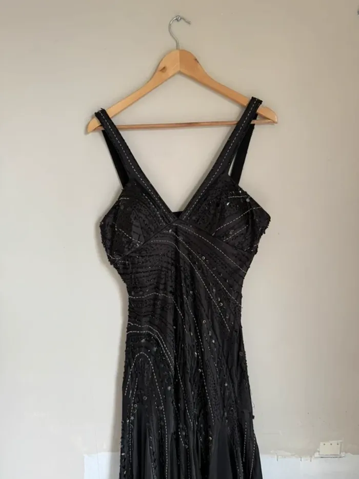 Robe de soirée noire à perles - photo numéro 3