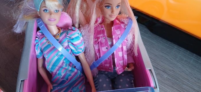 Voiture et barbies extra - photo numéro 9