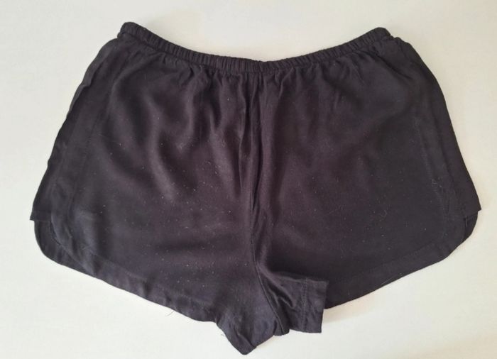 Short fluide noir idéal pour le sport - photo numéro 4