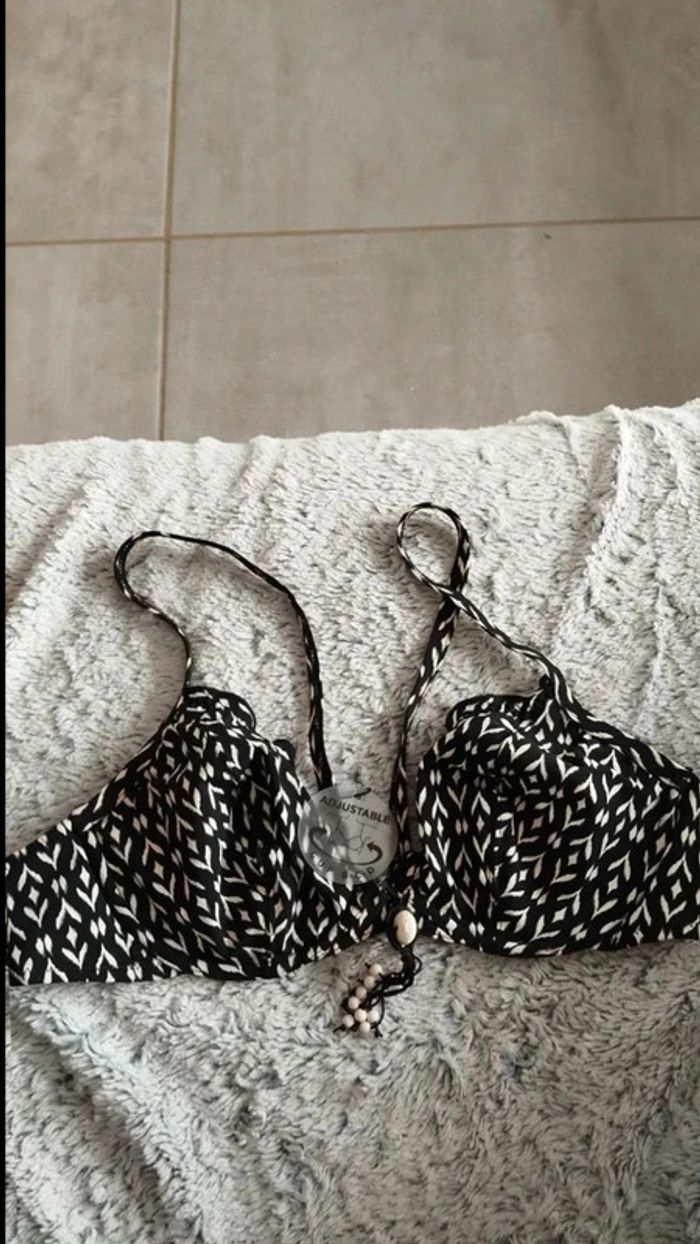 Haut soutien gorge de maillot de bain taille 38 noir et blanc
Redpoint