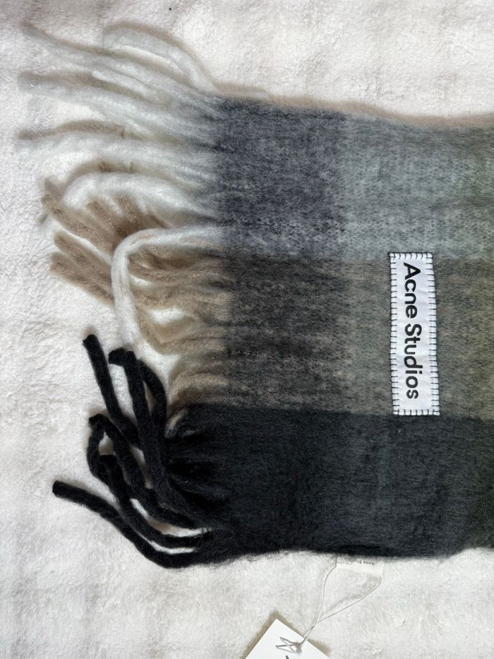 Acne Studios écharpe carreaux vert/gris avec étiquette - photo numéro 4