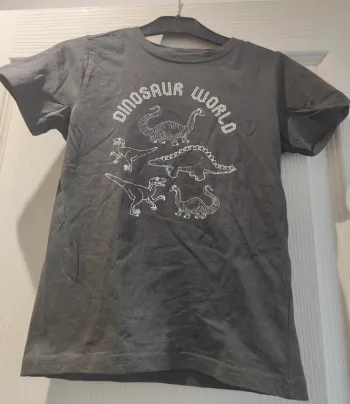 T-shirt Dino 7-8 ans
