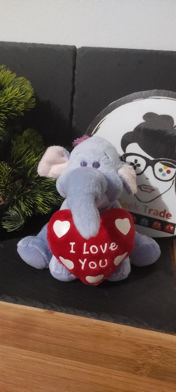 Peluche doudou Lumpy Disney Nicotoy Coeur I love you 15 cm

Éléphant violet coeur rouge