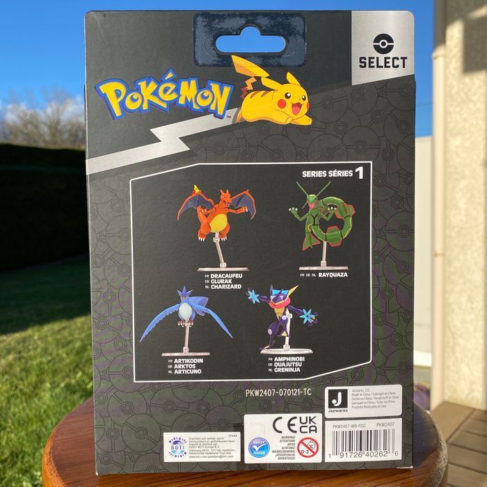 Dracaufeu Figurine Select Pokémon 25e anniversaire - photo numéro 2