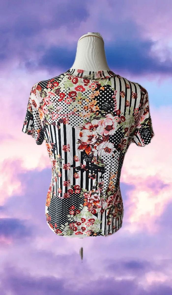 Tee shirt avec ses fleurs multicolore, M&S mode, taille M - photo numéro 4