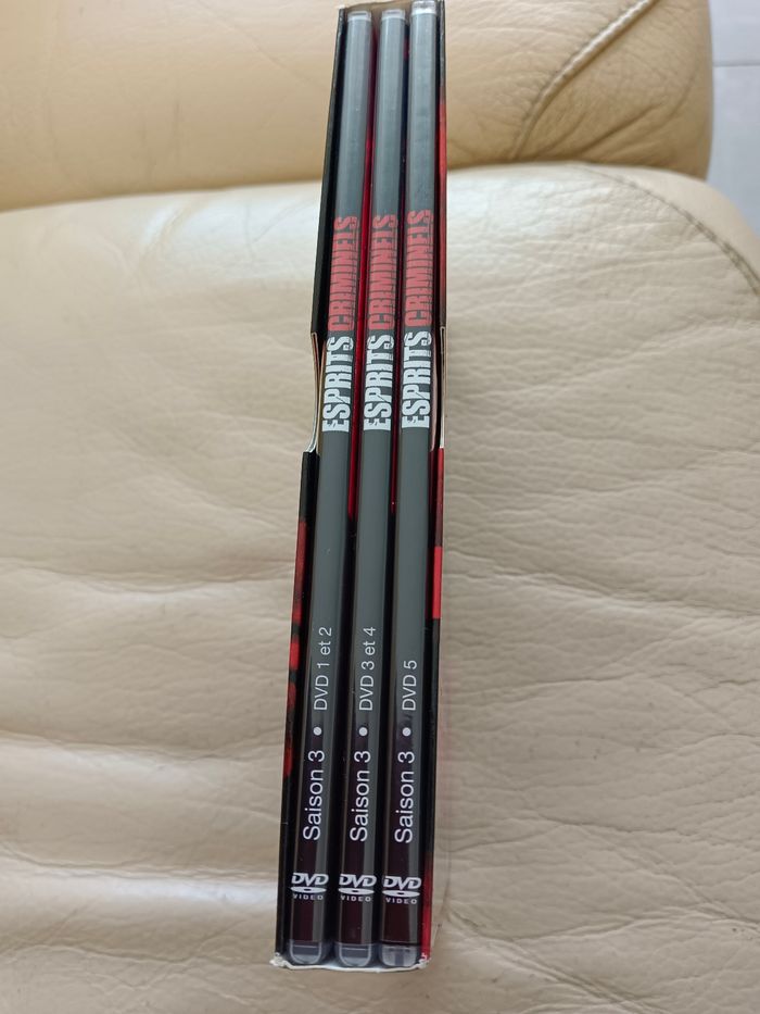 Coffret DVD esprits criminels saison 3 - photo numéro 3