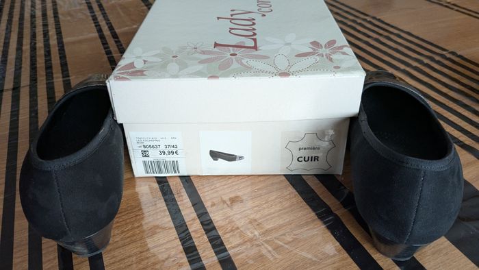 Escarpins noirs et gris, larges, première cuir. - photo numéro 4