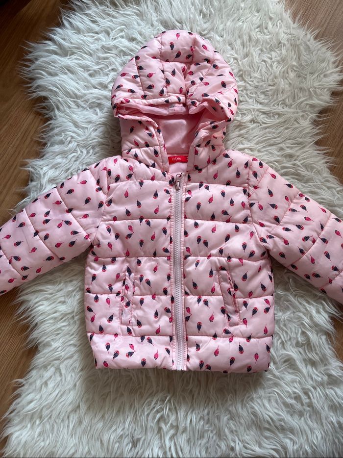 Manteau léger fille à capuche rose motifs feuilles Tissaia 4 ans TBE 🌸