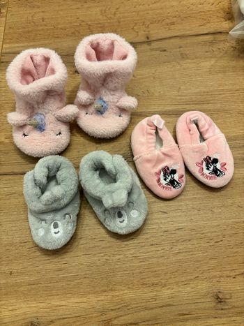 Lot chaussons bébé 