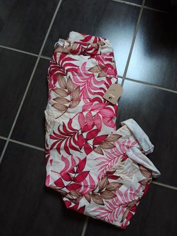Pantalon motifs feuilles fushia neuf