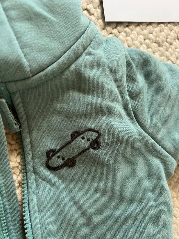 Gilet/veste à capuche 9 mois - photo numéro 4