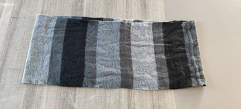 Écharpe femme noire & grise – chic et élégante – bon état