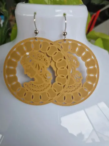 Boucles d'oreilles fantaisies rond en métal jaune "marianne"