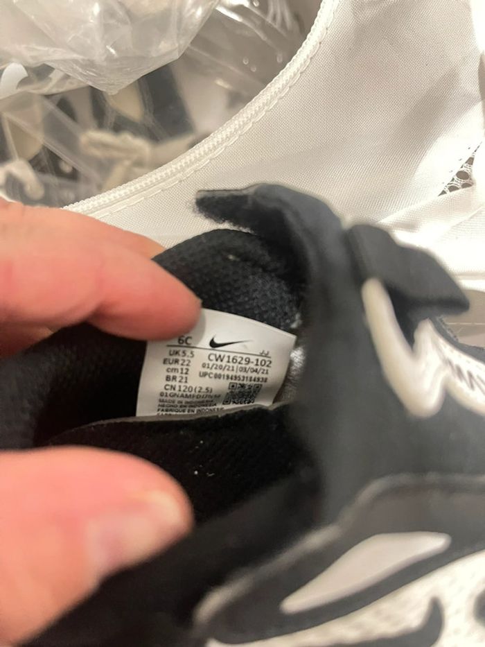 Basket garçon Nike taille 22 - photo numéro 3