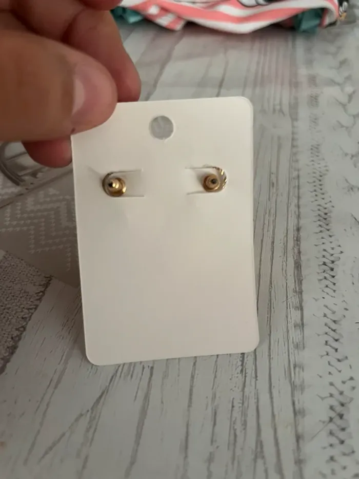 Boucles d’oreilles dorées éventail – Élégantes et tendance - photo numéro 2