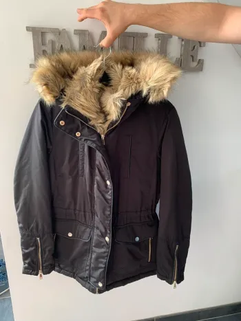 Manteau à capuche noir