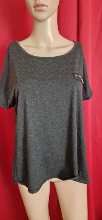 T-shirt gris taille 40