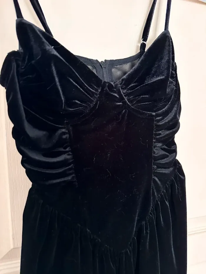 Robe noire en velours Bershka - photo numéro 2