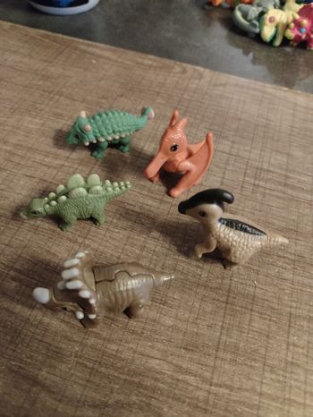 Lot dinosaures kinder jurassic world 