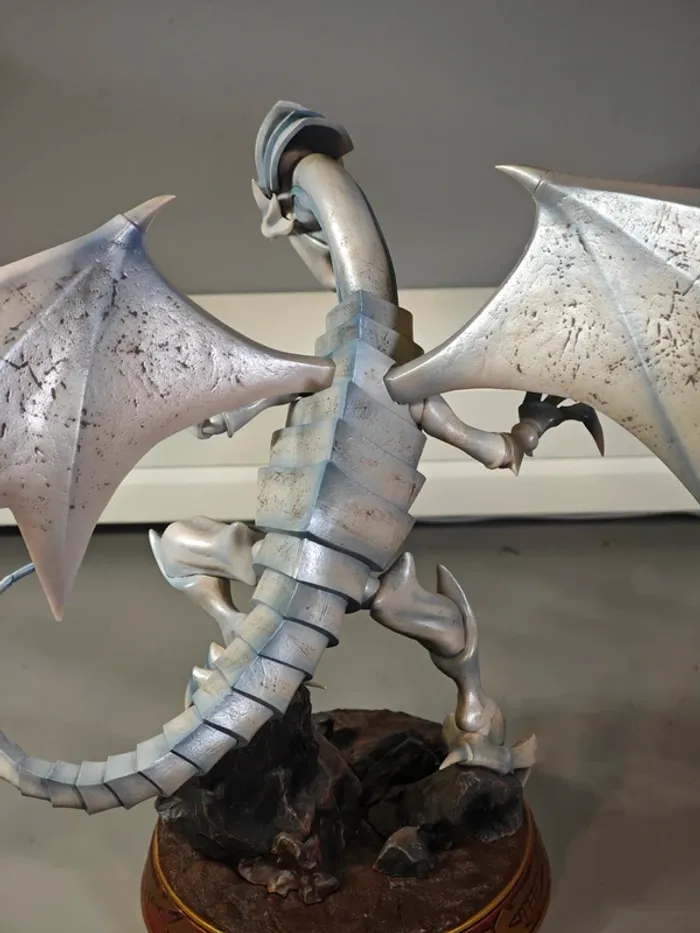 Figurine Yu-Gi-Oh : Blue Eyes White Dragon White Edition F4F 30cm / 55cm - photo numéro 7