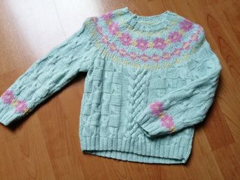 Joli pull, bien chaud, tricoté main