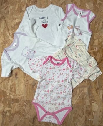 Lot de 5 bodies 12 mois C&a