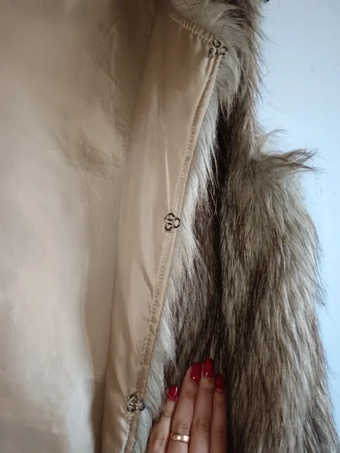Veste sans manche femme fausse fourrure Taille L 40/42 - photo numéro 6