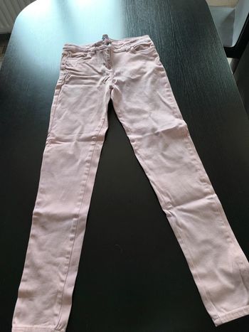 Jeans couleur rose pâle