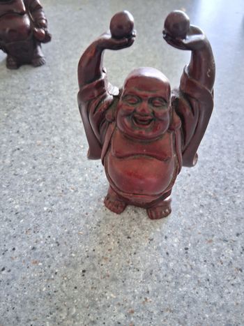 Bouddha " rieurs " bowling " en résine rouge