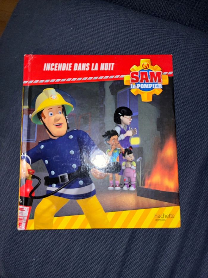 Livre pour enfants Sam le pompier incendie dans la nuit hachette