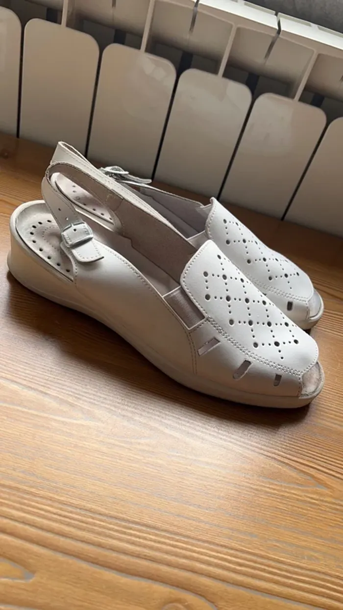 Sandales blanches - photo numéro 2