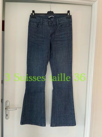 Jean bleu foncé légèrement extensible taille haute coupe bootcut bas large flare 3 Suisses taille 36