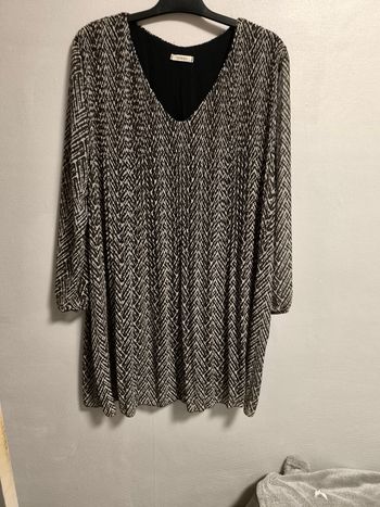 Très jolie robe plissée