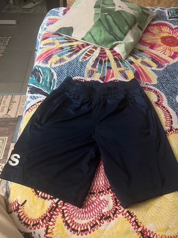 Short Adidas taille 9-10 ans 140 cm
