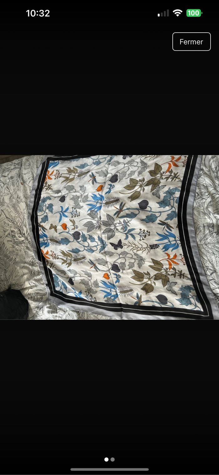 Foulard fleuri
