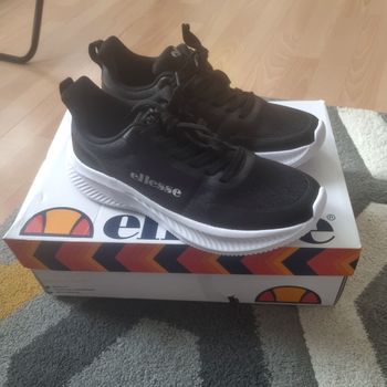 Basket ellesse  neuve