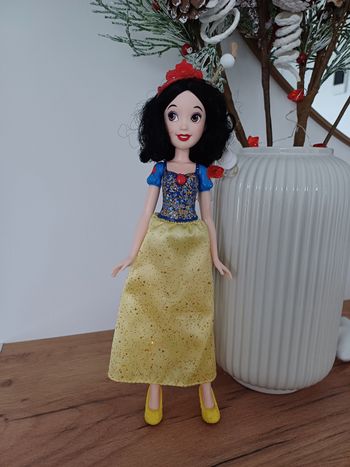 Poupée princesse blanche-neige
