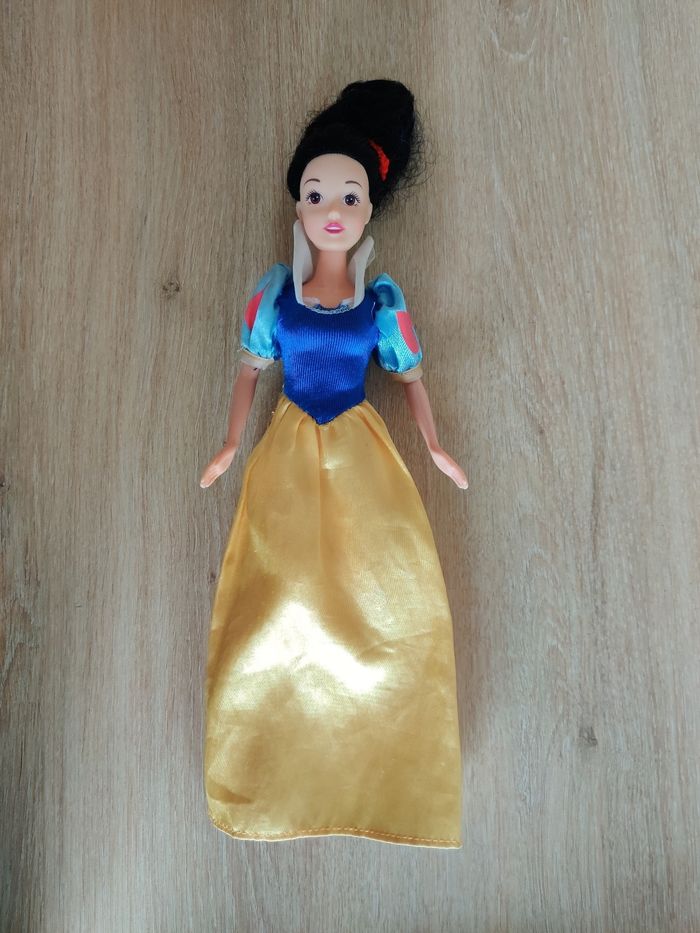 3 poupées Disney princesses - photo numéro 3