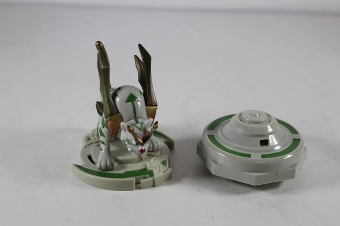 HAsbro Beyblade V Force Spinning Spirits Driger 2003 - photo numéro 4