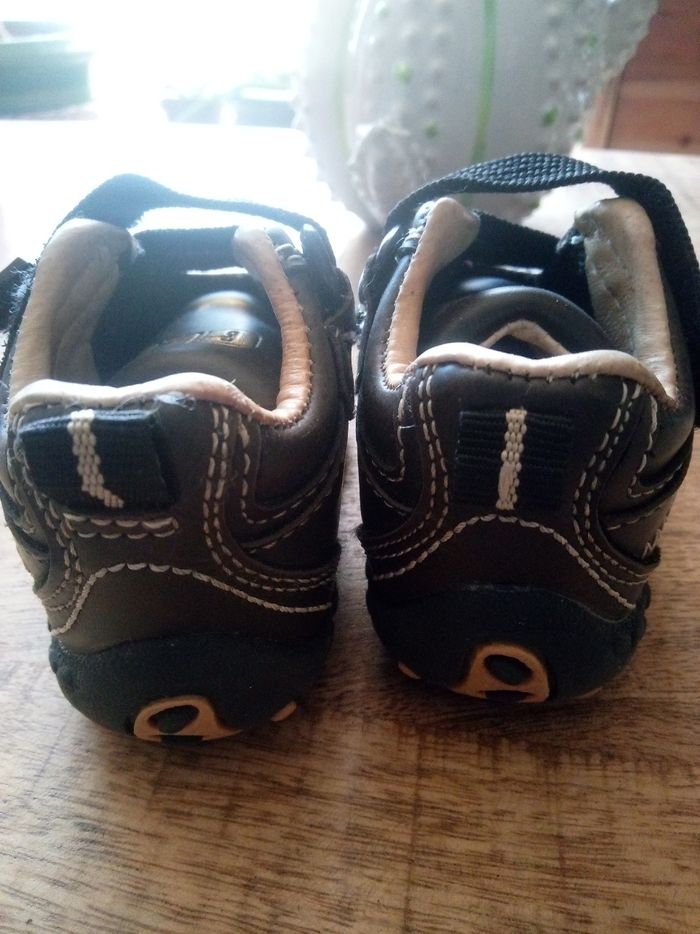 Chaussures enfant très Bon Etat - photo numéro 4