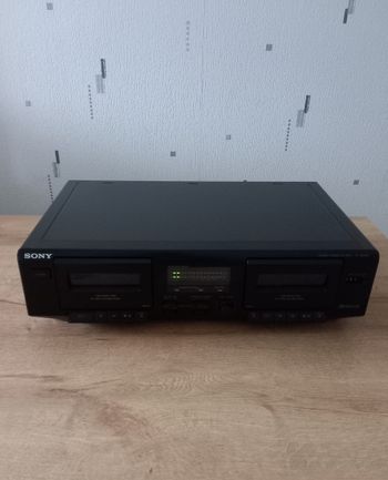 Lecteur enregistreur double cassettes stéréo SONY TC-WE305. 