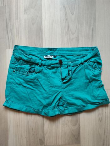 Short turquoise