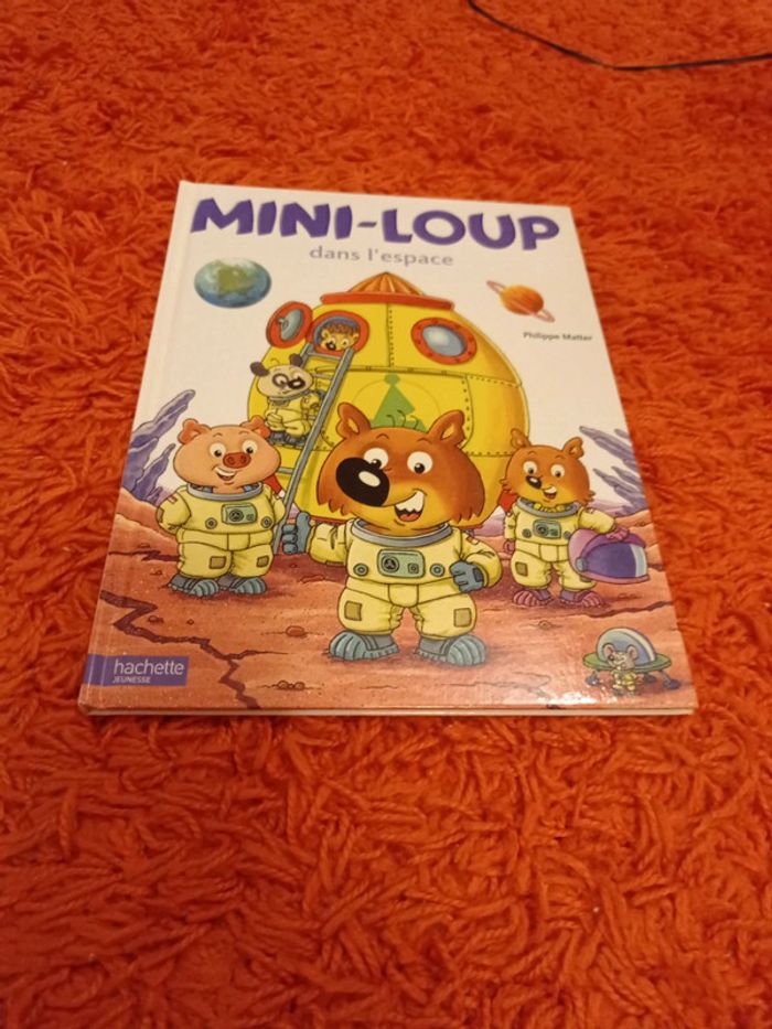 Mini-Loup dans l'espace
