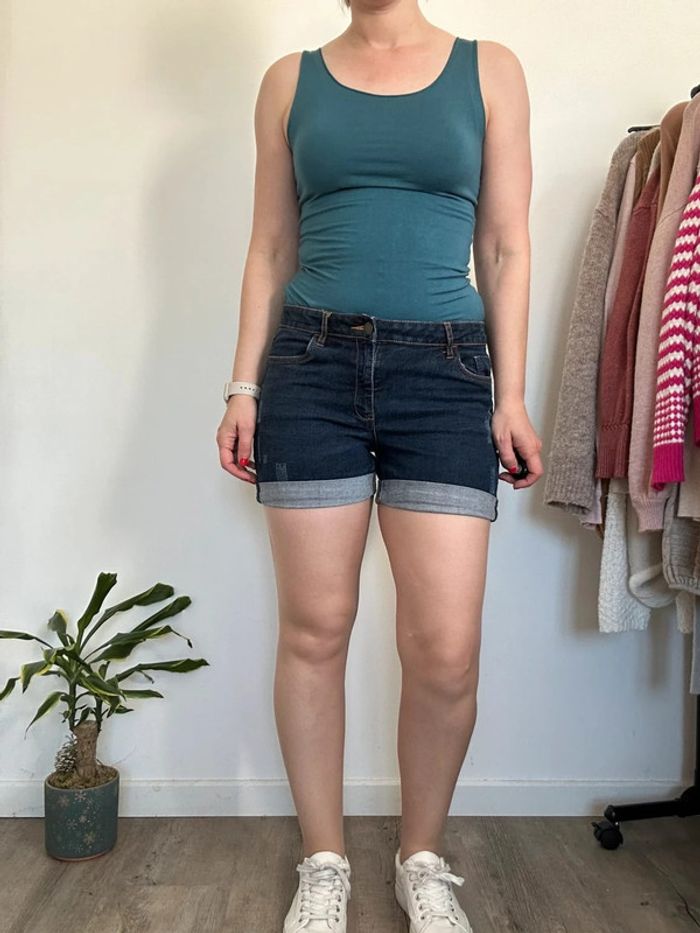 Kiabi Short bleu foncé brut – Taille 36 – Très bon état - photo numéro 2