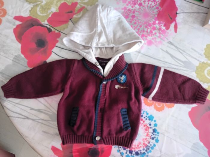 Gilet chaud  bordeaux  9 mois .Sergent Major.