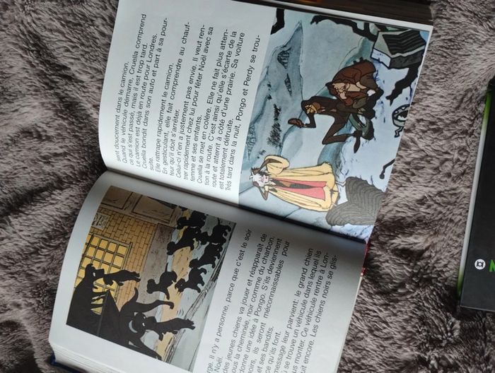 Livre l’univers des contes Walt Disney - photo numéro 2